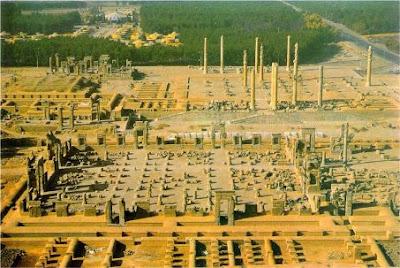DESCUBRIMIENTO DE PERSÉPOLIS POR SILVA Y FIGUEROA DESCUBRIMIENTO DE PERSÉPOLIS POR SILVA Y FIGUEROA