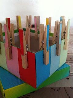La caja de las pinzas y sus colores