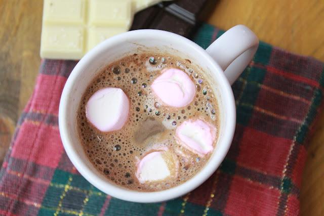 Bebidas calientas para el otoño...Chocolate caliente con nubes Bebidas calientas para el otoño...Chocolate caliente con nubes