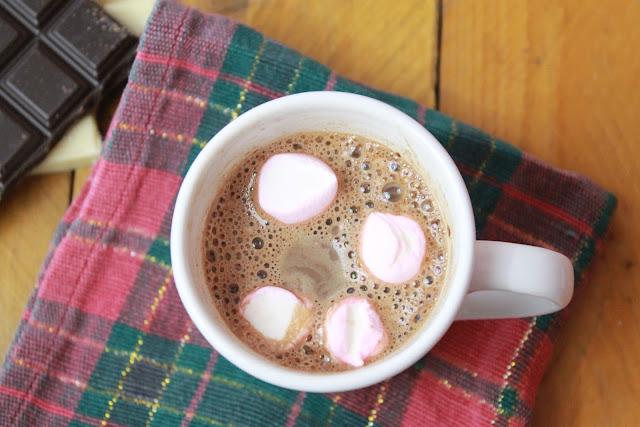 Bebidas calientas para el otoño...Chocolate caliente con nubes Bebidas calientas para el otoño...Chocolate caliente con nubes