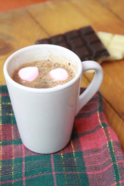 Bebidas calientas para el otoño...Chocolate caliente con nubes Bebidas calientas para el otoño...Chocolate caliente con nubes