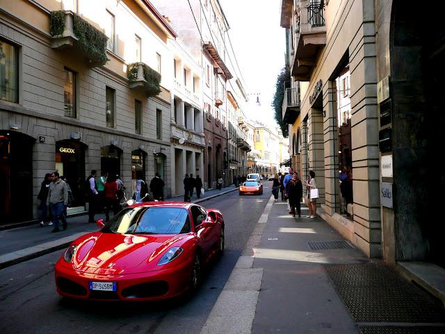 via montenapoleone via montenapoleone