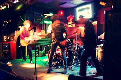 The Zeros (ahora ya tocando) en Alcalá de Henares: The Zeros (ahora ya tocando) en Alcalá de Henares: