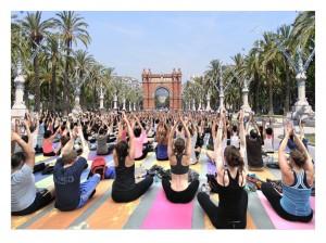 Fotomontaje Arco del Triunfo 300x224 Free Yoga Barcelona by Oysho con Zico y Rituals