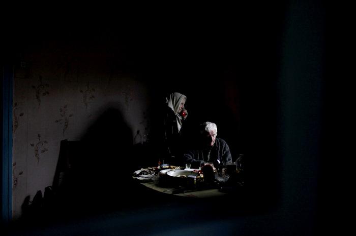 Una pareja de ancianos resiste en Redkovka, pueblo abandonado