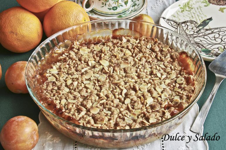 CRUMBLE DE CIRUELAS, ALMENDRAS Y PIÑONES