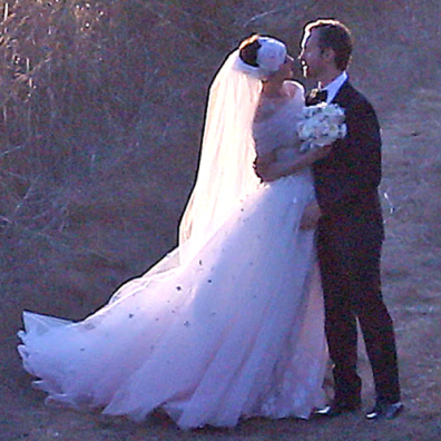Anne Hathaway se casó con Adam Shulman vestida de Valentino