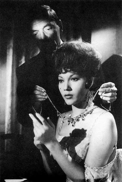 Aula de Cinema UV (Octubre 2012): FantaTerror de pata negra Aula de Cinema UV (Octubre 2012): FantaTerror de pata negra