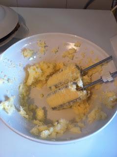 BIZCOCHO BUTTERMILK DE PIÑA con MERENGUE SUIZO DE COCO BIZCOCHO BUTTERMILK DE PIÑA con MERENGUE SUIZO DE COCO