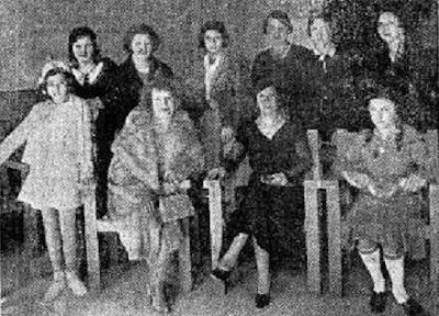 Fotografía de diez de las participantes Participantes en el I Campeonato Femenino de Ajedrez Barcelona 1932