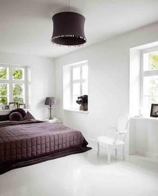 Una casa en Dinamarca en blanco y ciruela