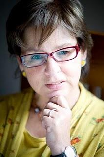 LOS ESCRITORES Y EL CUESTIONARIO PROUST: PIEDAD BONNETT (14) LOS ESCRITORES Y EL CUESTIONARIO PROUST: PIEDAD BONNETT (14)