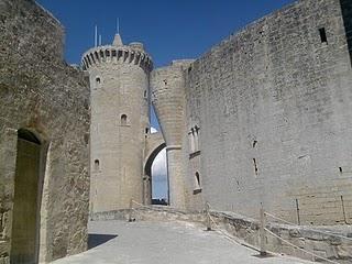 Aullidos desde el castillo Aullidos desde el castillo