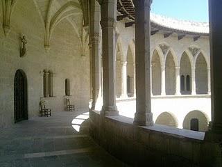 Aullidos desde el castillo Aullidos desde el castillo