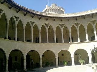 Aullidos desde el castillo Aullidos desde el castillo