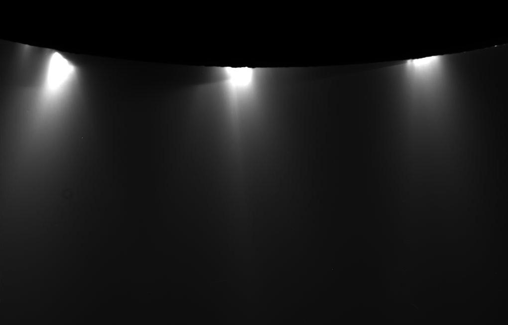 Nuevas imágenes del reciente sobrevuelo doble de Cassini por Encélado y Titán Nuevas imágenes del reciente sobrevuelo doble de Cassini por Encélado y Titán