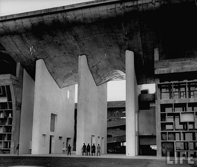 Le Corbusier, un Buen Escocés en las Rocas y una Observación Biológica Le Corbusier, un Buen Escocés en las Rocas y una Observación Biológica