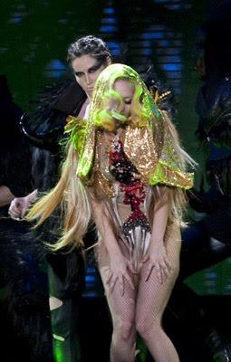 Lady Gaga causa sensación en París.Lady Gaga Performs at Palais Omnisports de Bercy in Paris