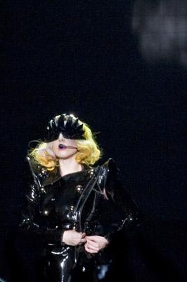Lady Gaga causa sensación en París.Lady Gaga Performs at Palais Omnisports de Bercy in Paris