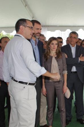El look de Dña. Letizia en su visita al Canal de Panamá El look de Dña. Letizia en su visita al Canal de Panamá