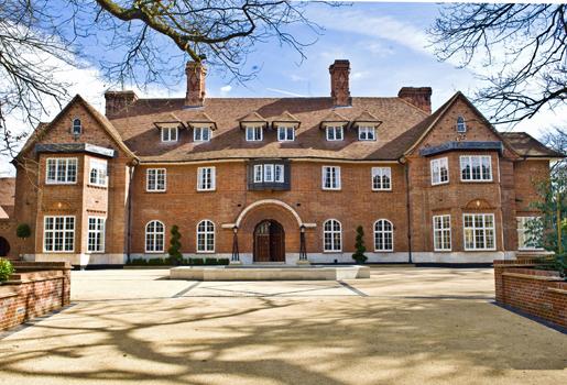 215 millones de euros: La mansión más valiosa de Inglaterra está a la venta – Fuera de Serie Fachada principal de la mansión, edificada en 1910. Fuera de Serie - El Mundo