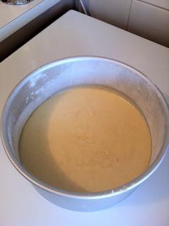 BIZCOCHO DE BUTTERMILK de COCO con MERENGUE SUIZO DE PIÑA BIZCOCHO DE BUTTERMILK de COCO con MERENGUE SUIZO DE PIÑA