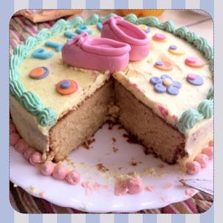 BIZCOCHO DE BUTTERMILK de COCO con MERENGUE SUIZO DE PIÑA BIZCOCHO DE BUTTERMILK de COCO con MERENGUE SUIZO DE PIÑA