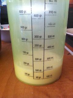 BIZCOCHO DE BUTTERMILK de COCO con MERENGUE SUIZO DE PIÑA BIZCOCHO DE BUTTERMILK de COCO con MERENGUE SUIZO DE PIÑA