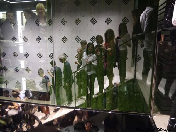 bikkember inauguracion tienda escalera con Mireia de TheSingleList, Anna de AddictSmile y Andrea de QueLlevas