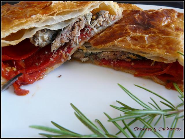 Empanada de Sardinillas con Tomate y Piquillos Empanada de Sardinillas con Tomate y Piquillos