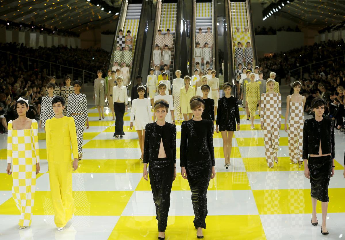 NEWS: LOUIS VUITTON y el desfile más original de PARIS! NEWS: LOUIS VUITTON y el desfile más original de PARIS!