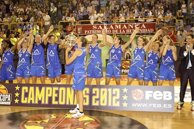 Hodges conduce al Perfumerías Avenida hacia su tercera Supercopa consecutiva ante un Uni Girona incansable (68-59) Hodges conduce al Perfumerías Avenida hacia su tercera Supercopa consecutiva ante un Uni Girona incansable (68-59)