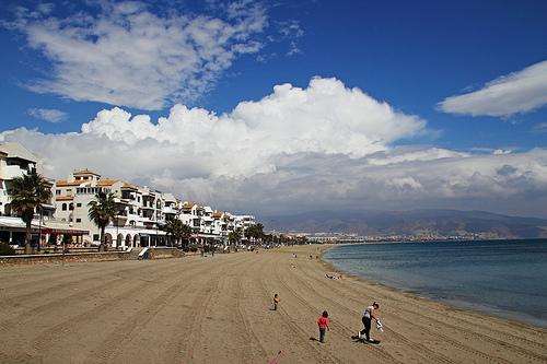 Roquetas de Mar desde la playa