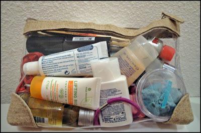 Qué llevar en un neceser de viaje Qué llevar en un neceser de viaje