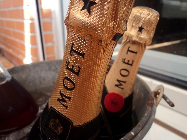 UN BRUNCH EN LA TERRAZA UN BRUNCH EN LA TERRAZA