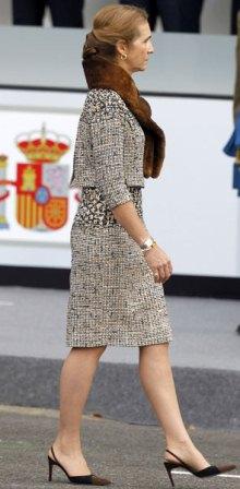 Dña Letizia y Dña Elena, eligen trajes de tweed para el Día de la Fiesta Nacional Dña Letizia y Dña Elena, eligen trajes de tweed para el Día de la Fiesta Nacional