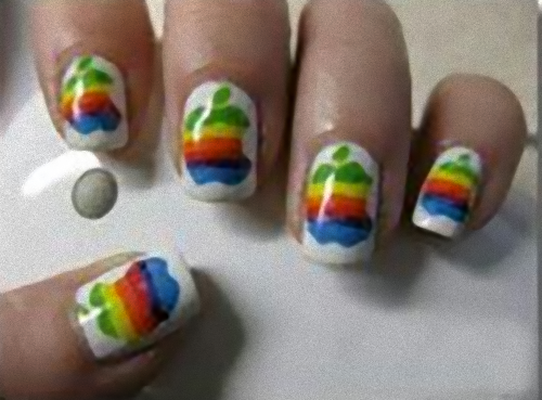 4_nails_apple Lo Más Geek del Arte de las Uñas