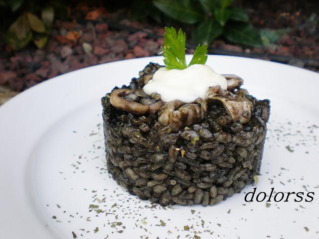 Arroz negro con chipirones