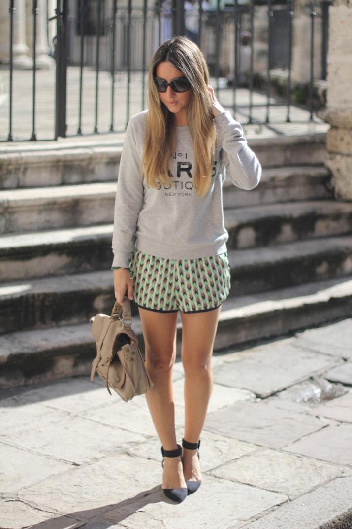 Sweater with text Paris Outfit with sweater and tribal shorts by fashion blogger Mónica Sors