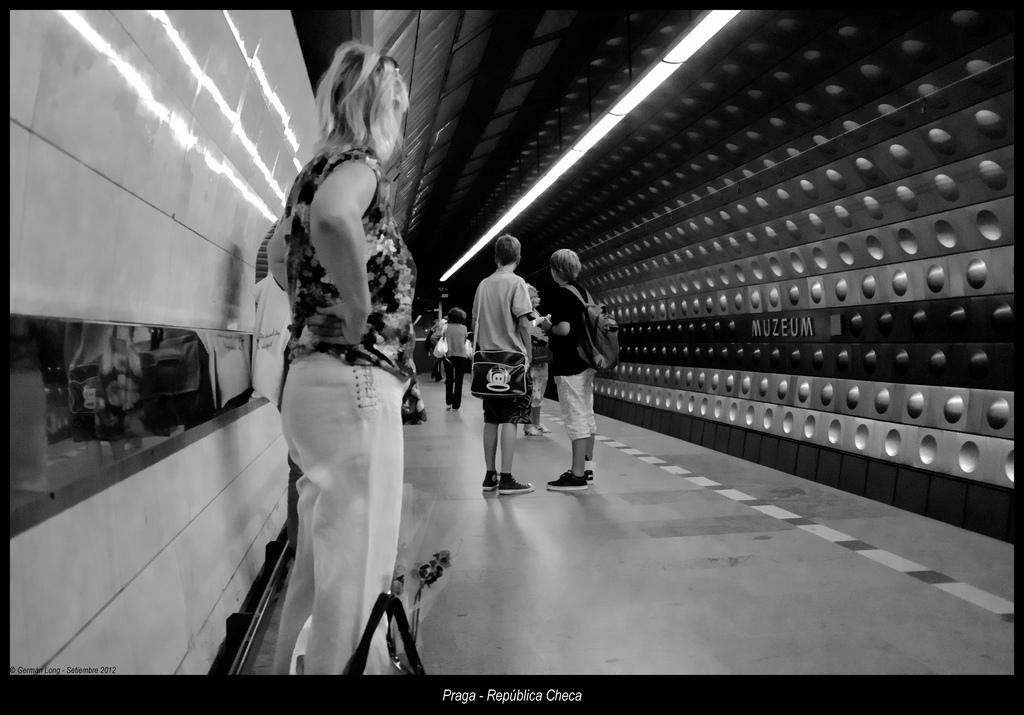 Instantáneas del metro de Praga...