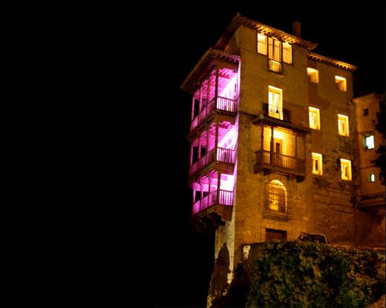 edificios emblemáticos de rosa contra el cáncer de mama
