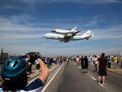 El Endeavour por Los Ángeles El Endeavour por Los Ángeles