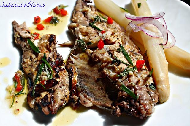 XURELO EN BRASA DE CEREZO CON VINAGRETA DE AJO Y OREGANO XURELO EN BRASA DE CEREZO CON VINAGRETA DE AJO Y OREGANO