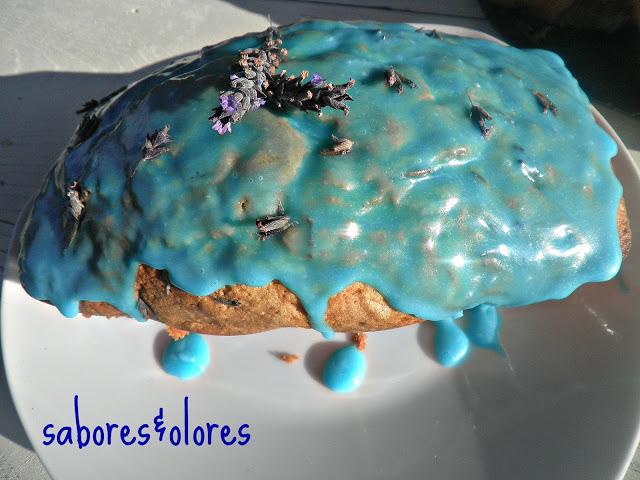 CAKE CON AROMA DE LAVANDA GLASEADO  DE LICOR Curaçao Azul ,...