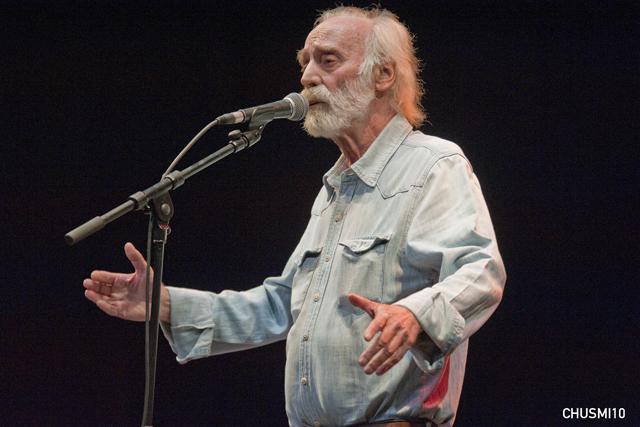 Javier Krahe en el teatro Miguel de Cervantes