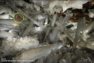 La cueva de los cristales gigantes. La cueva de los cristales gigantes.