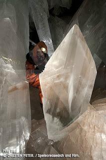 La cueva de los cristales gigantes. La cueva de los cristales gigantes.