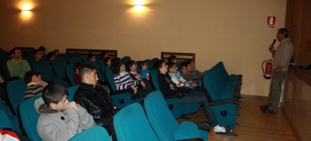 CHARLA COLOQUIO EN EL COLEGIO SAN JERÓNIMO