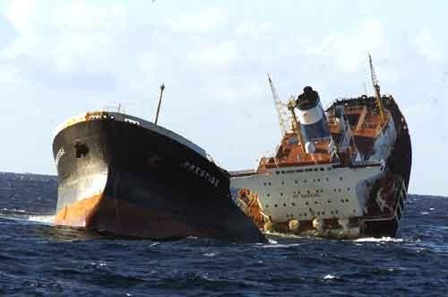 IRREAL PRESTIGIO http://www.ecologistasenaccion.org/local/cache-vignettes/L500xH331/Hundimiento_Prestige_02-77eb6.jpg