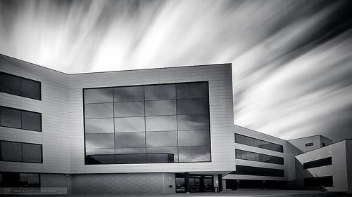 Estudio en blanco y negro - Facultad de Fisioterapia by Pedro Ferrer / www.pedroferrer.com